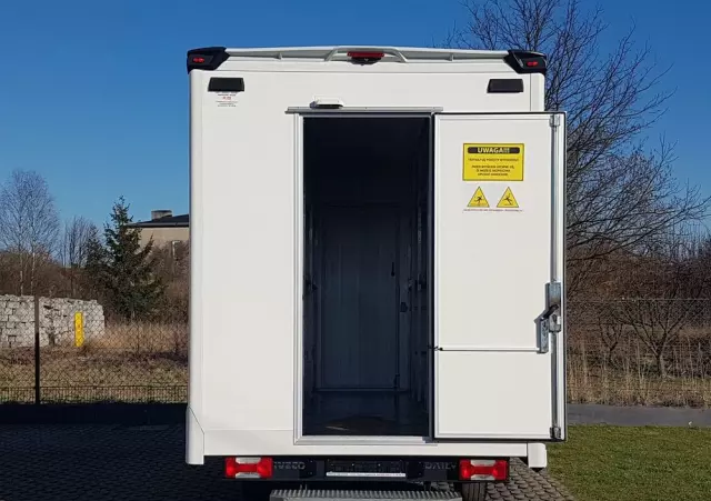 IVECO DAILY KONTENER NISKOPODŁOGOWY 4,43x2,23x2,42 SKLEP FOODTRUCK BAR KLIMA KONIOWÓZ KAMPER 