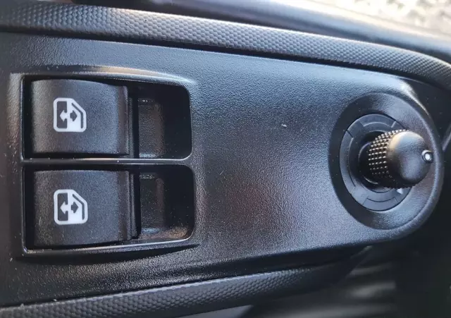 IVECO DAILY KONTENER NISKOPODŁOGOWY 4,43x2,23x2,42 SKLEP FOODTRUCK BAR KLIMA KONIOWÓZ KAMPER 