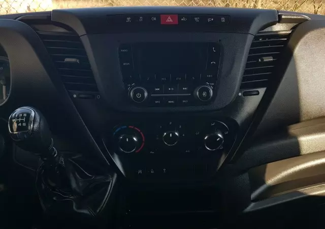 IVECO DAILY KONTENER NISKOPODŁOGOWY 4,43x2,23x2,42 SKLEP FOODTRUCK BAR KLIMA KONIOWÓZ KAMPER 