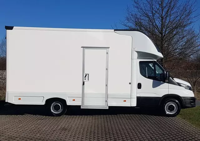 IVECO DAILY KONTENER NISKOPODŁOGOWY 4,43x2,23x2,42 SKLEP FOODTRUCK BAR KLIMA KONIOWÓZ KAMPER 