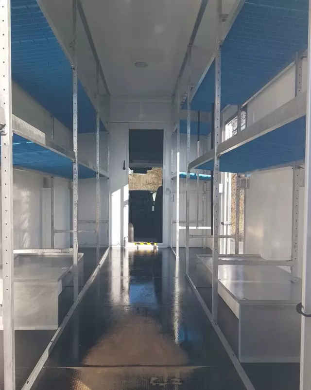 IVECO DAILY KONTENER NISKOPODŁOGOWY 4,43x2,23x2,42 SKLEP FOODTRUCK BAR KLIMA KONIOWÓZ KAMPER 