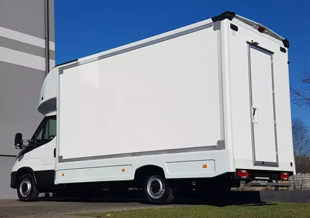 IVECO DAILY KONTENER NISKOPODŁOGOWY 4,43x2,23x2,42 SKLEP FOODTRUCK BAR KLIMA KONIOWÓZ KAMPER 