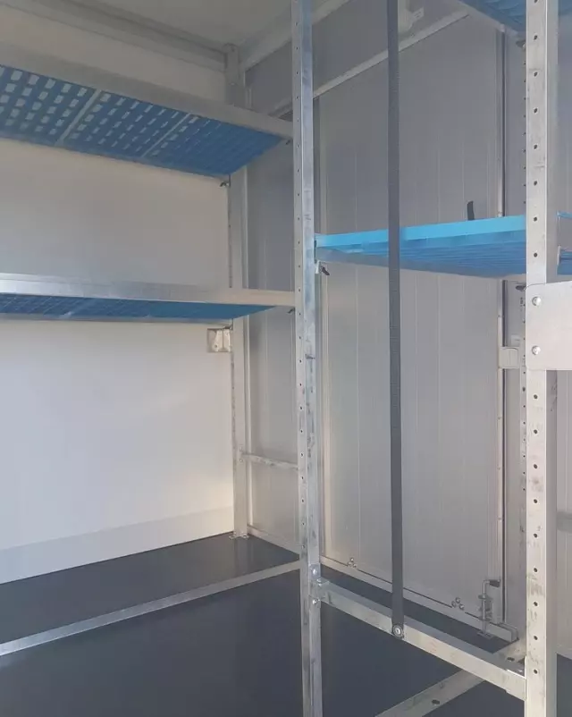 IVECO DAILY KONTENER NISKOPODŁOGOWY 4,43x2,23x2,42 SKLEP FOODTRUCK BAR KLIMA KONIOWÓZ KAMPER 