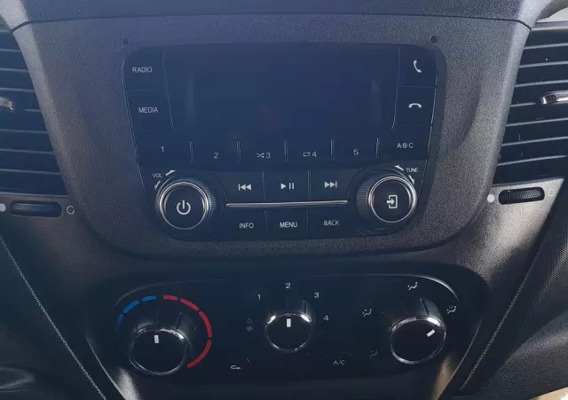 IVECO DAILY KONTENER NISKOPODŁOGOWY 4,43x2,23x2,42 SKLEP FOODTRUCK BAR KLIMA KONIOWÓZ KAMPER 