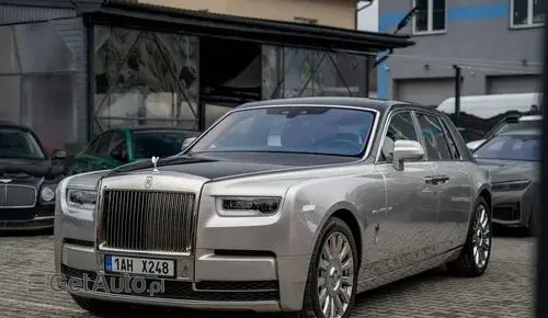 ROLLS-ROYCE Phantom 