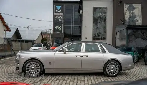 ROLLS-ROYCE Phantom 
