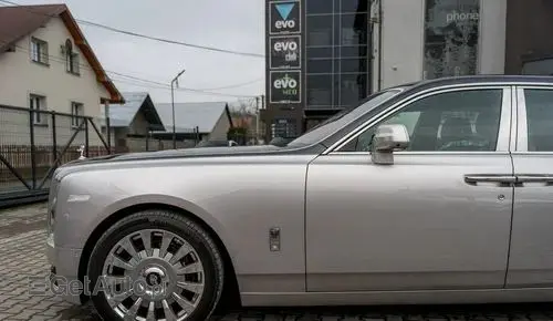 ROLLS-ROYCE Phantom 