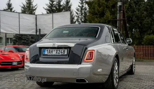 ROLLS-ROYCE Phantom 