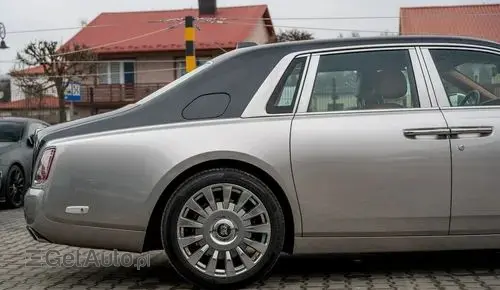 ROLLS-ROYCE Phantom 