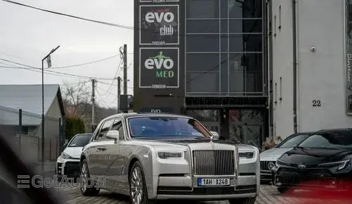ROLLS-ROYCE Phantom 