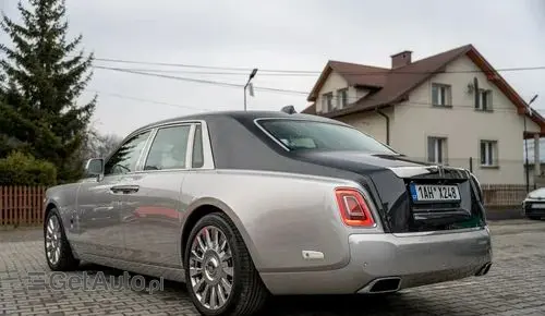 ROLLS-ROYCE Phantom 