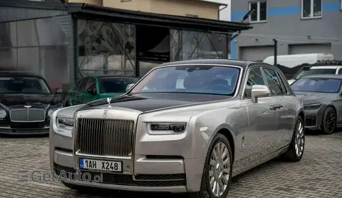 ROLLS-ROYCE Phantom 
