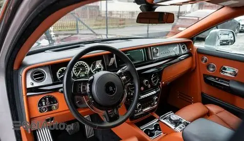 ROLLS-ROYCE Phantom 