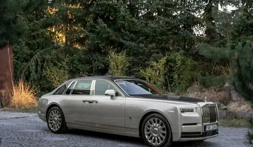 ROLLS-ROYCE Phantom 
