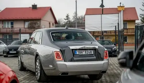 ROLLS-ROYCE Phantom 