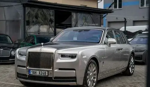 ROLLS-ROYCE Phantom 