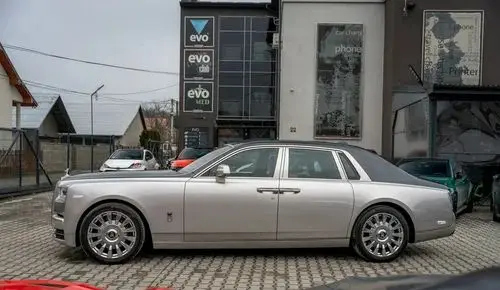 ROLLS-ROYCE Phantom 