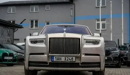 ROLLS-ROYCE Phantom 