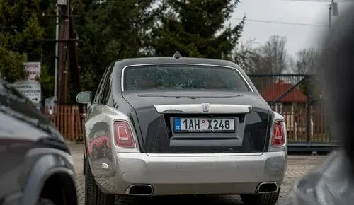 ROLLS-ROYCE Phantom 