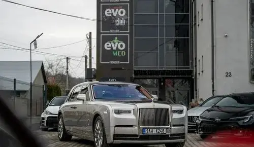 ROLLS-ROYCE Phantom 