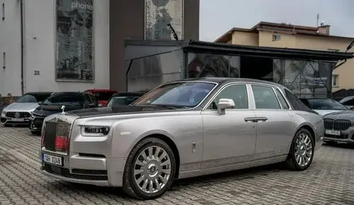 ROLLS-ROYCE Phantom 