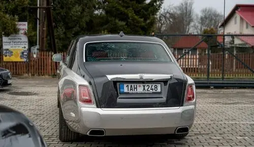 ROLLS-ROYCE Phantom 