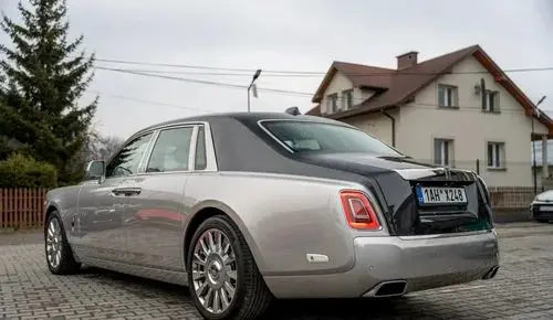 ROLLS-ROYCE Phantom 