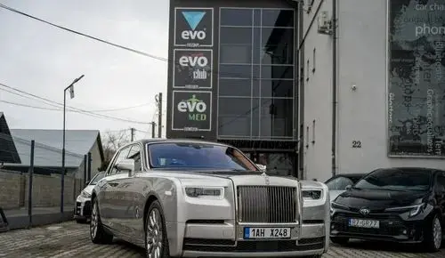 ROLLS-ROYCE Phantom 
