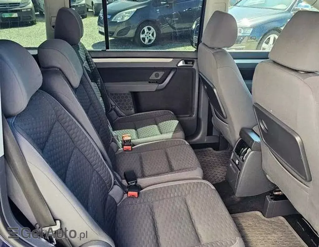VOLKSWAGEN Touran 