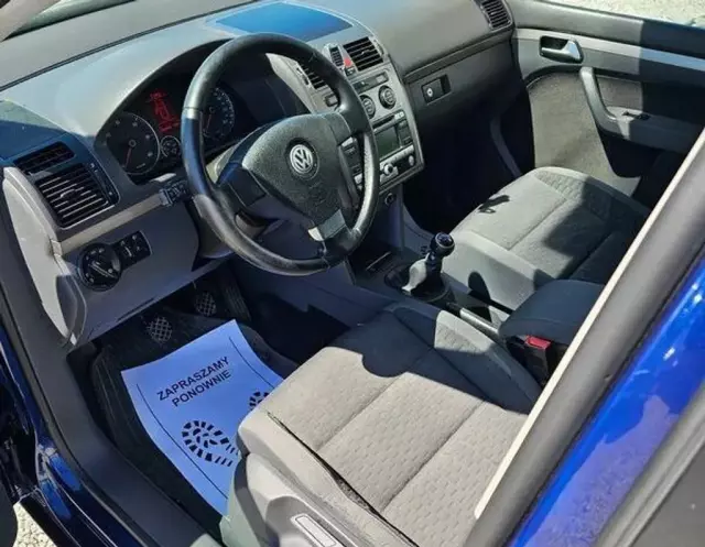 VOLKSWAGEN Touran 