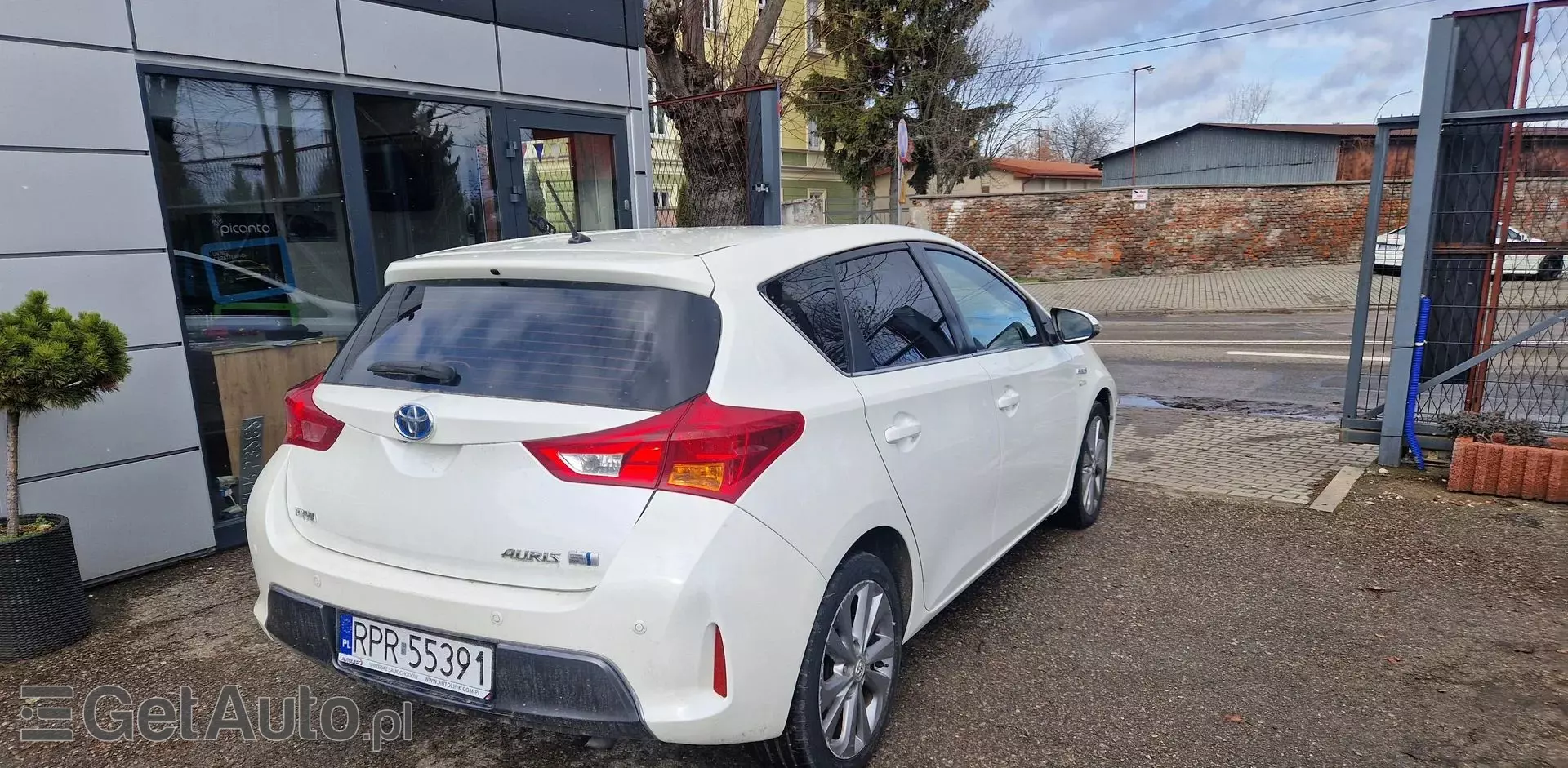 TOYOTA Auris 1.8 VVT-i (136 KM) Hybrid E-CVT