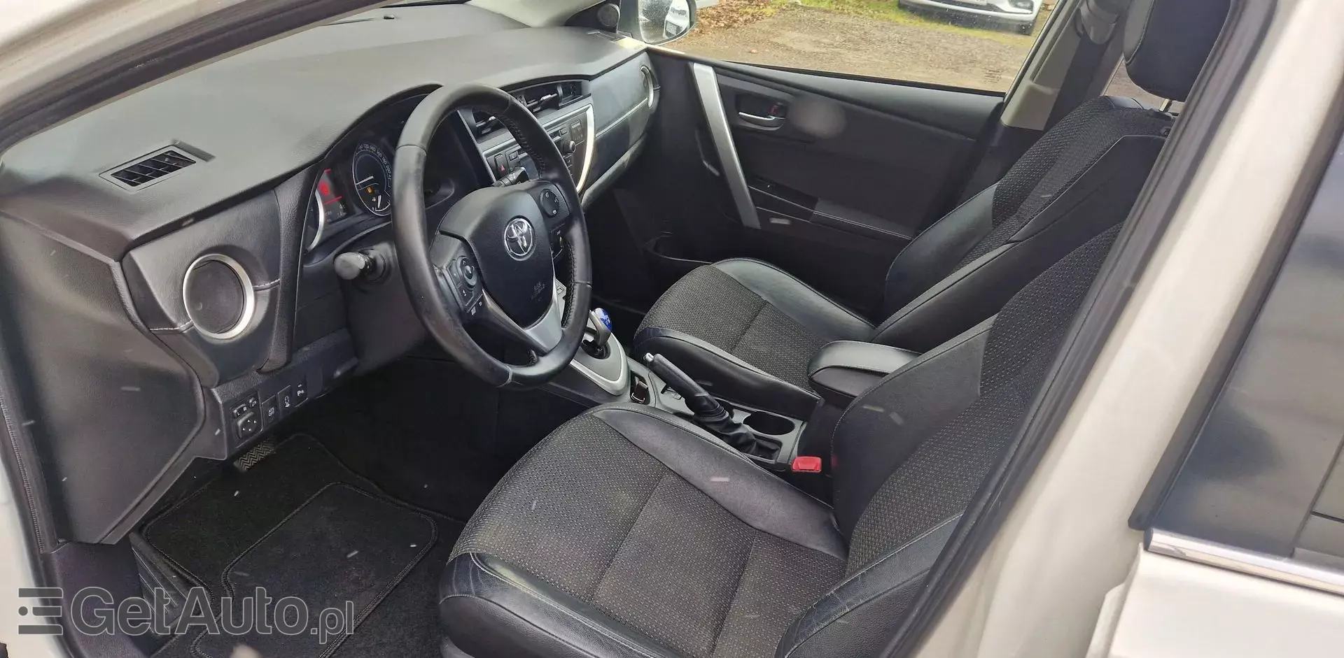 TOYOTA Auris 1.8 VVT-i (136 KM) Hybrid E-CVT