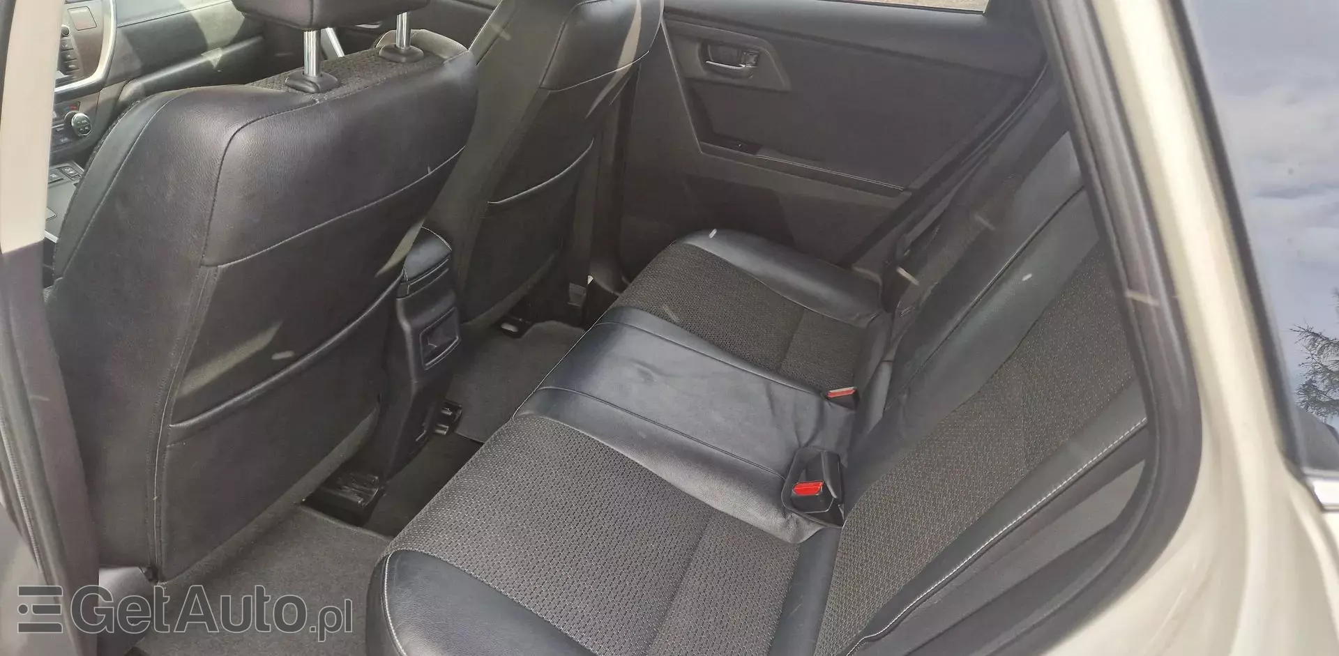 TOYOTA Auris 1.8 VVT-i (136 KM) Hybrid E-CVT