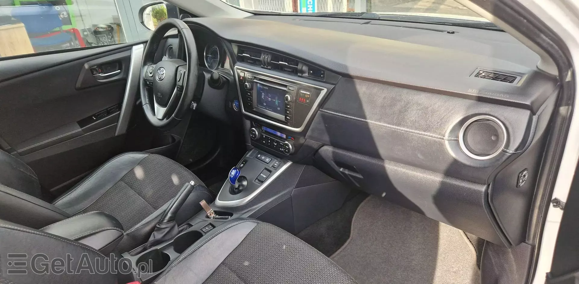 TOYOTA Auris 1.8 VVT-i (136 KM) Hybrid E-CVT