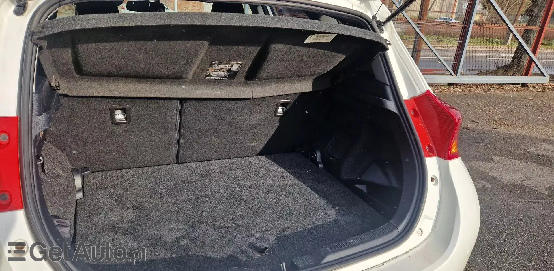 TOYOTA Auris 1.8 VVT-i (136 KM) Hybrid E-CVT