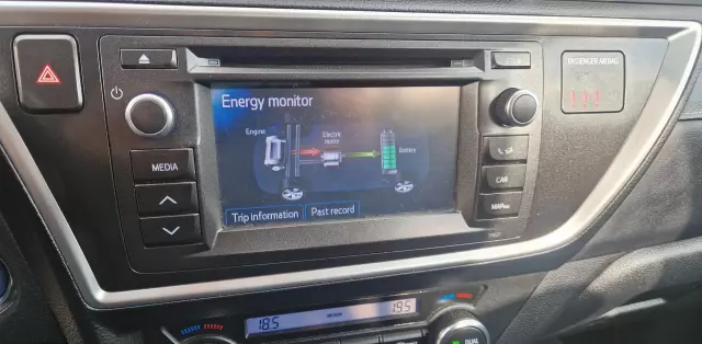 TOYOTA Auris 1.8 VVT-i (136 KM) Hybrid E-CVT