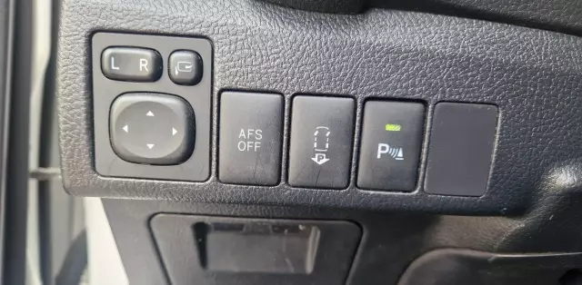 TOYOTA Auris 1.8 VVT-i (136 KM) Hybrid E-CVT