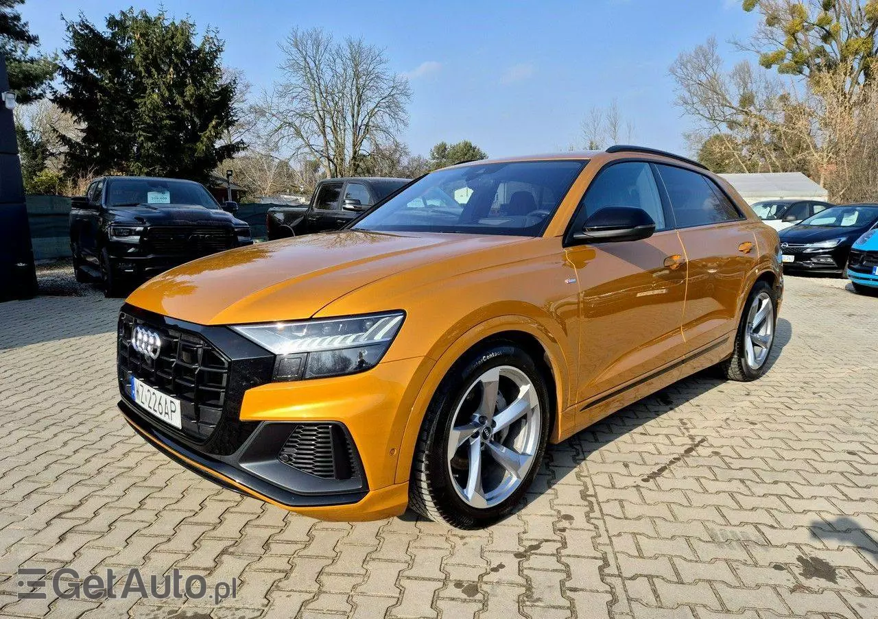 AUDI Q8 