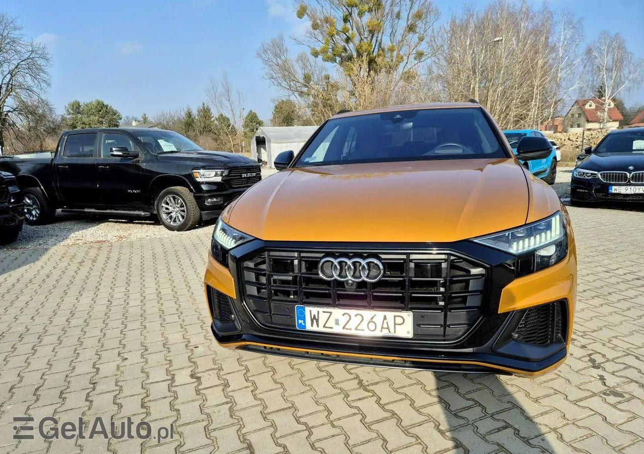 AUDI Q8 