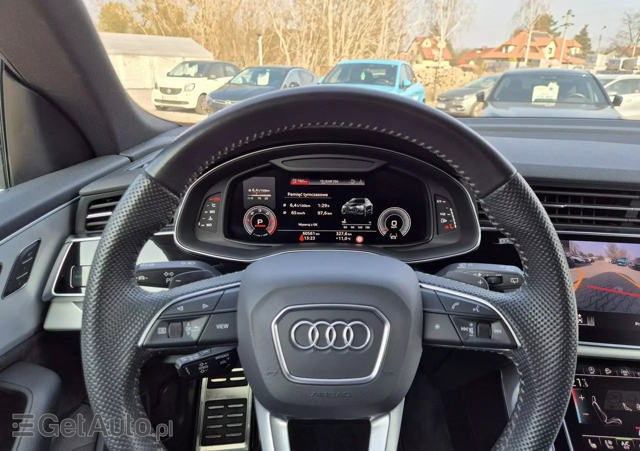 AUDI Q8 
