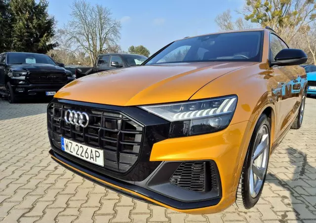 AUDI Q8 