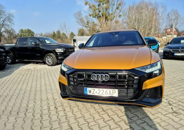 AUDI Q8 