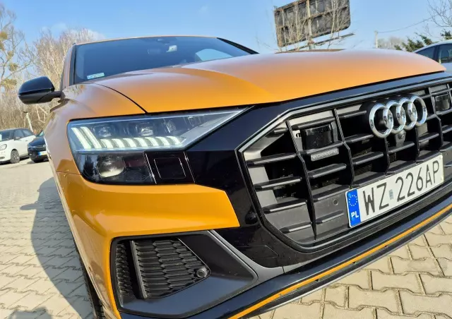 AUDI Q8 