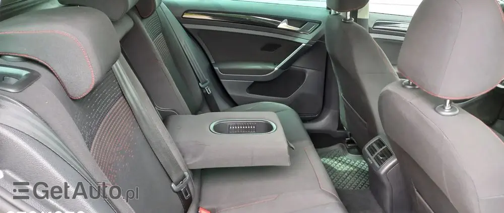 VOLKSWAGEN Golf 1.6 TDI DSG Sound