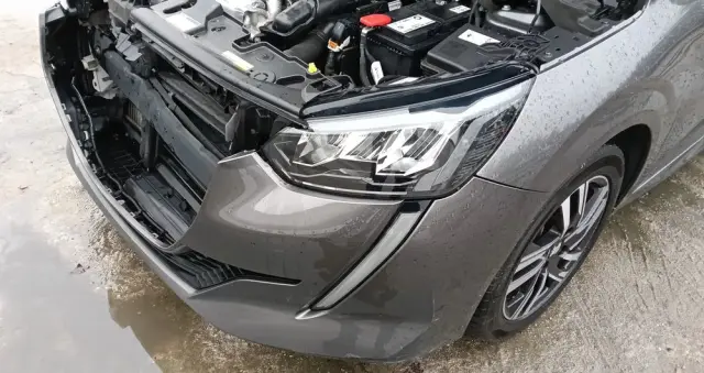 PEUGEOT 208 PureTech 100 Allure Pack