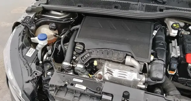 PEUGEOT 208 PureTech 100 Allure Pack