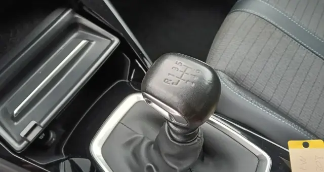 PEUGEOT 208 PureTech 100 Allure Pack