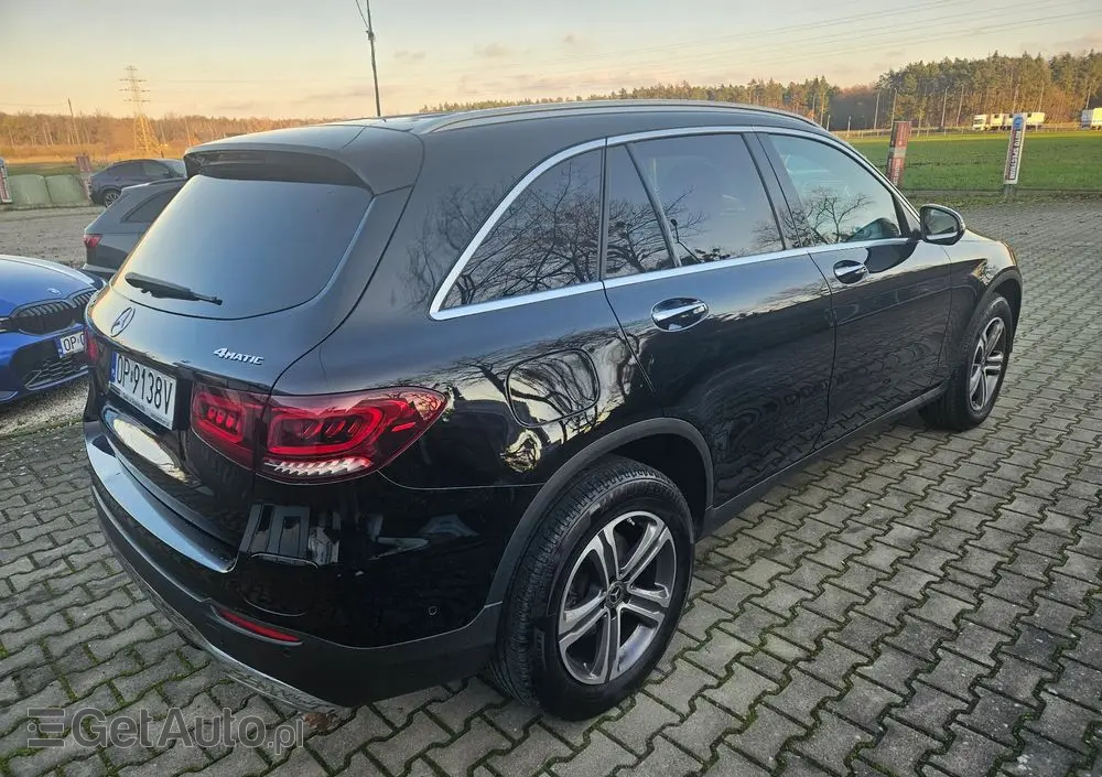 MERCEDES-BENZ GLC 300 e 4-Matic