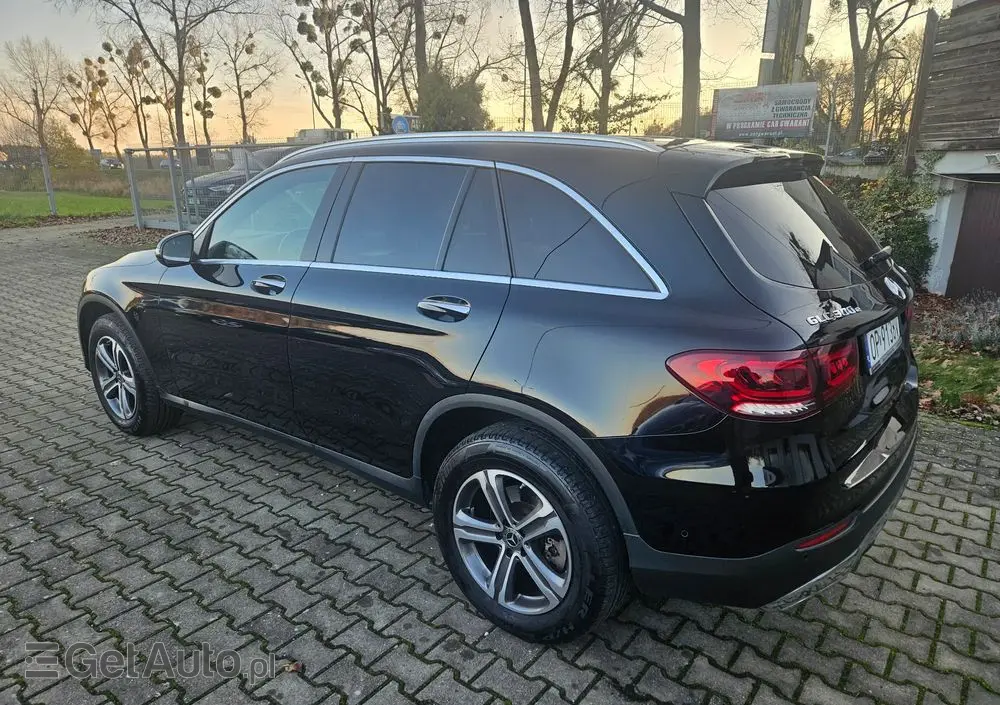 MERCEDES-BENZ GLC 300 e 4-Matic