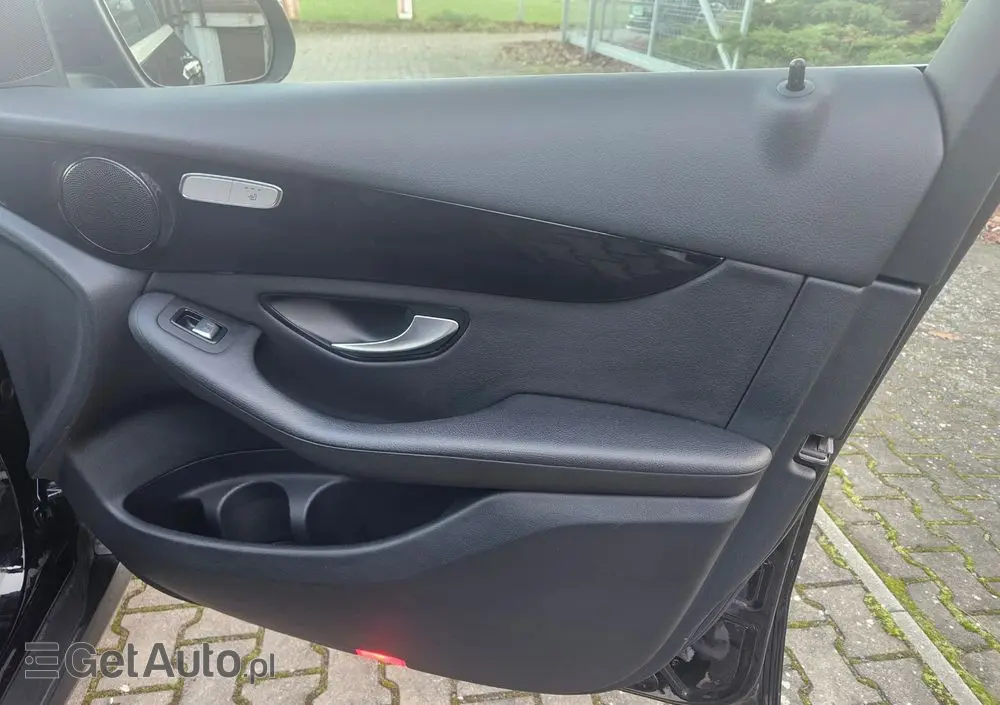 MERCEDES-BENZ GLC 300 e 4-Matic